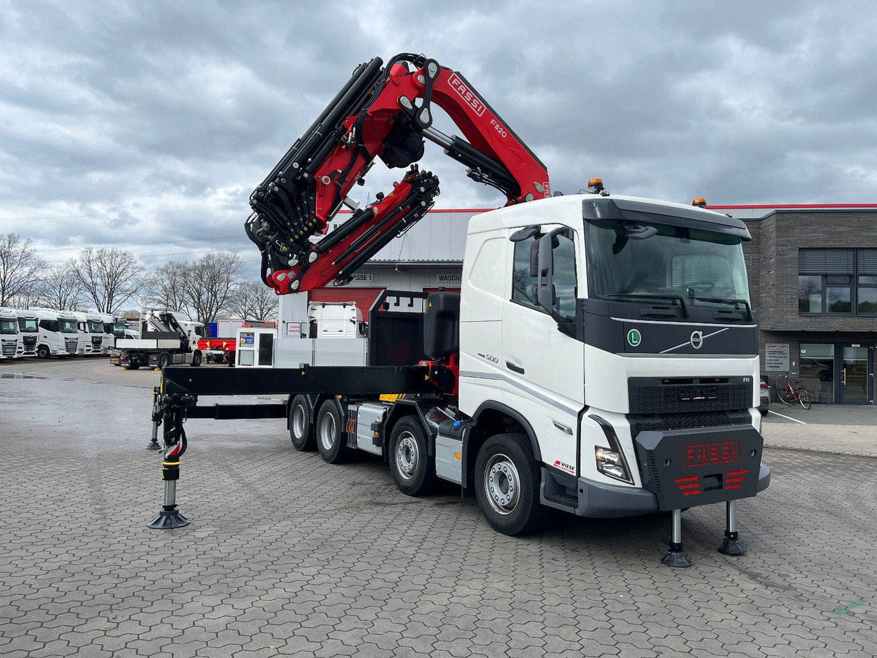 Volvo FH 500 8x4 Kran F820 RA2.27 Jib & Winde Sofort - Camião de caixa aberta/ Plataforma, Caminhão grua: foto 1 Volvo FH 500 8x4 Kran F820 RA2.27 Jib & Winde Sofort - Camião de caixa aberta/ Plataforma, Caminhão grua: foto 1