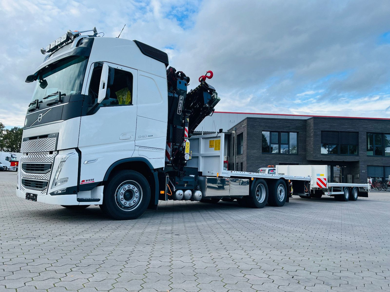 Volvo FH540 6x2 Containerpritsche mit F545RA.2.26 - Caminhão grua: foto 1 Volvo FH540 6x2 Containerpritsche mit F545RA.2.26 - Caminhão grua: foto 1