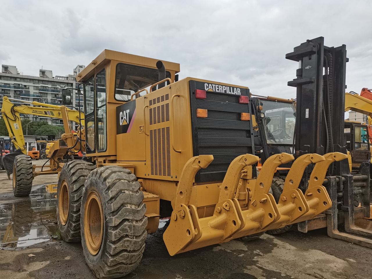CATERPILLAR 120H - Motoniveladora: foto 4 CATERPILLAR 120H - Motoniveladora: foto 4