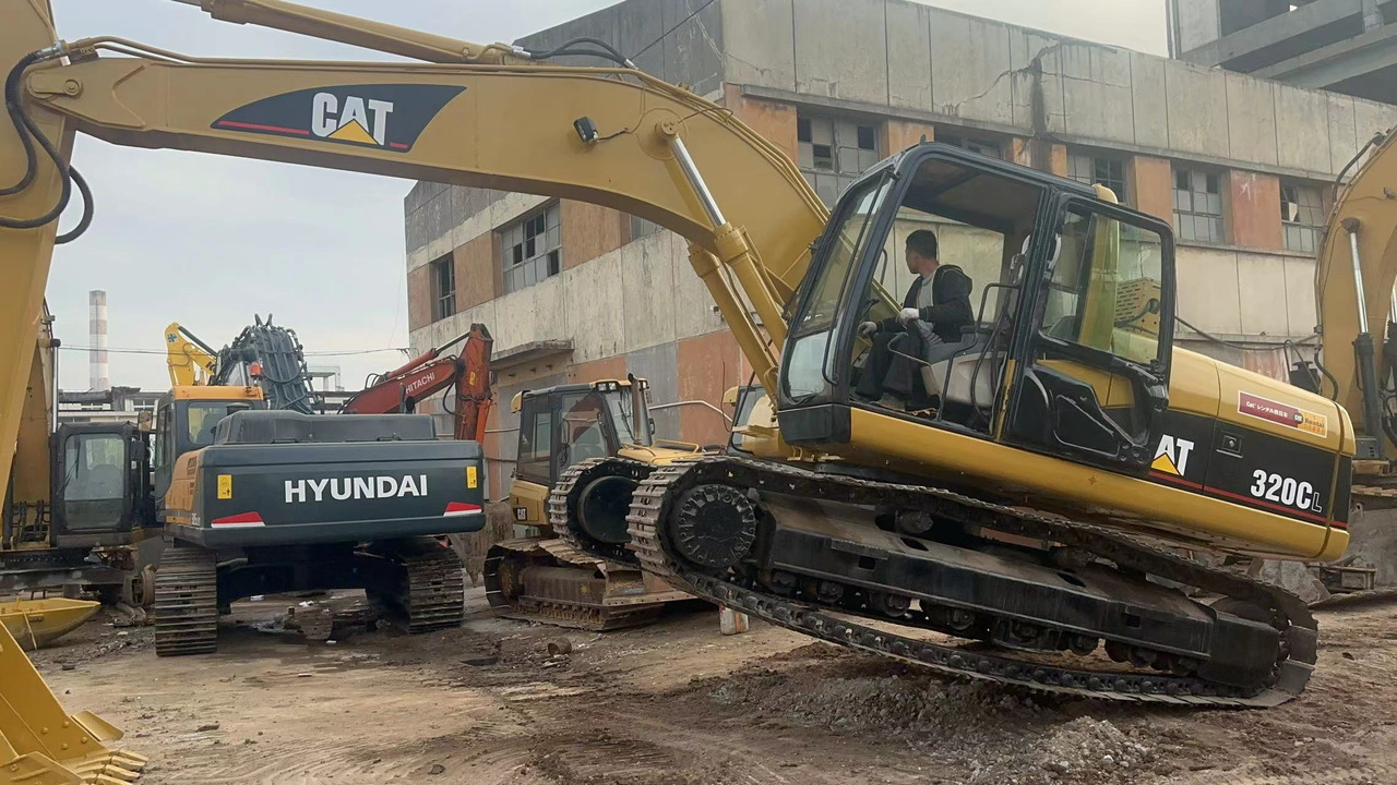 CATERPILLAR 320C 320B 320BL 325B - Escavadora de rastos: foto 1 CATERPILLAR 320C 320B 320BL 325B - Escavadora de rastos: foto 1