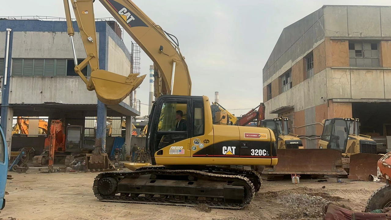 CATERPILLAR 320C 320B 320BL 325B - Escavadora de rastos: foto 1 CATERPILLAR 320C 320B 320BL 325B - Escavadora de rastos: foto 1