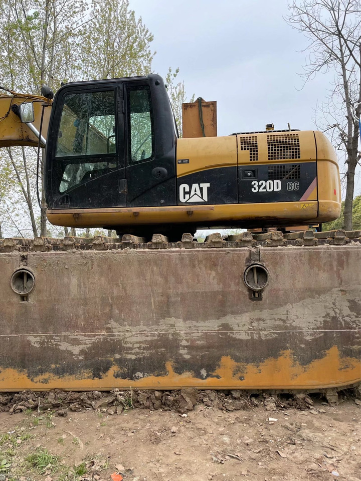 CATERPILLAR 320D - Escavadeira flutuante: foto 1 CATERPILLAR 320D - Escavadeira flutuante: foto 1