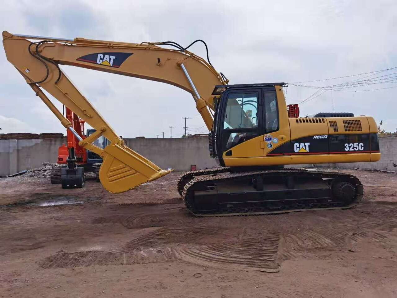 CATERPILLAR 325C - Escavadora de rastos: foto 1 CATERPILLAR 325C - Escavadora de rastos: foto 1