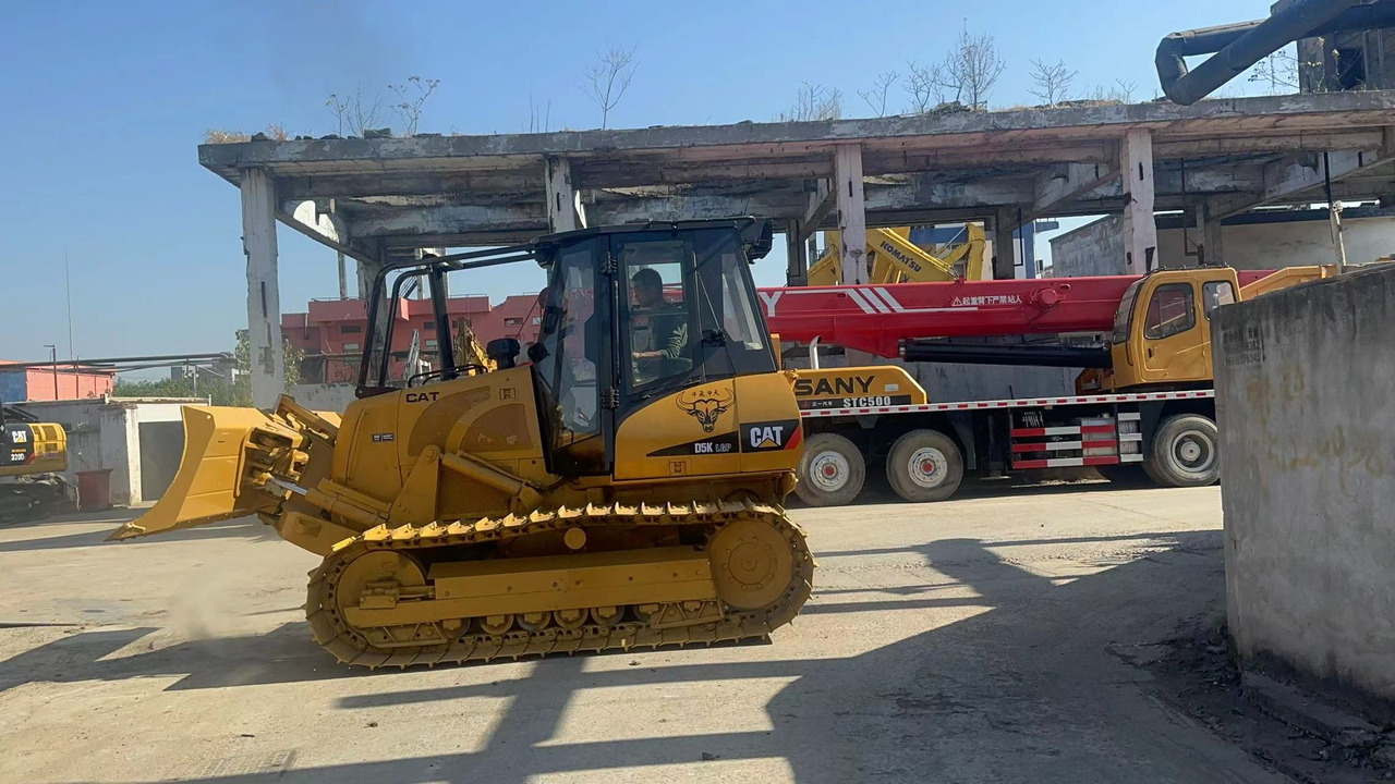 CATERPILLAR CAT-D5K-bulldozer - Buldôzer: foto 2 CATERPILLAR CAT-D5K-bulldozer - Buldôzer: foto 2