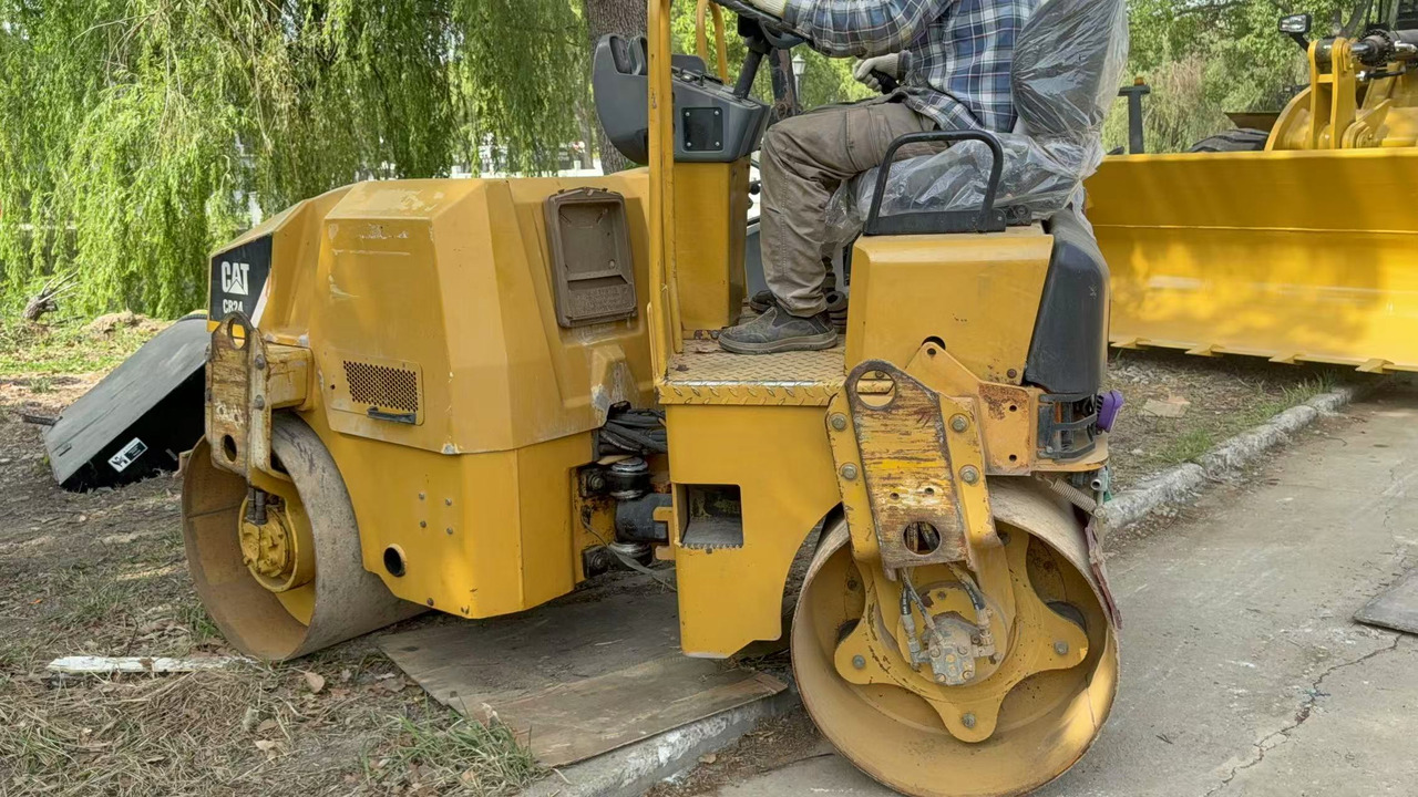 CATERPILLAR CB24B - Rolo: foto 2 CATERPILLAR CB24B - Rolo: foto 2