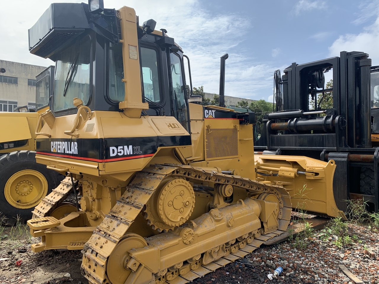 CATERPILLAR D5MXL - Buldôzer: foto 1 CATERPILLAR D5MXL - Buldôzer: foto 1