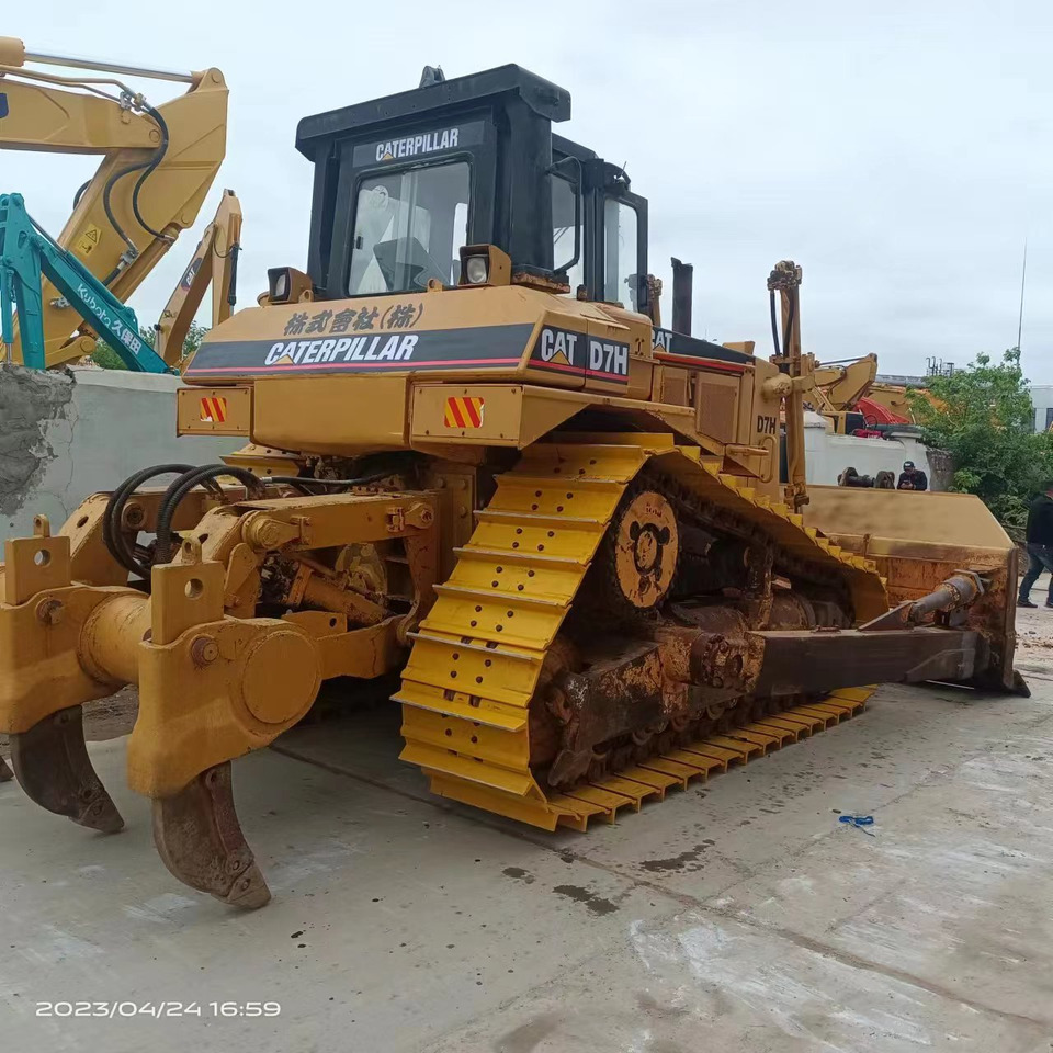 CATERPILLAR D7H - Buldôzer: foto 2 CATERPILLAR D7H - Buldôzer: foto 2