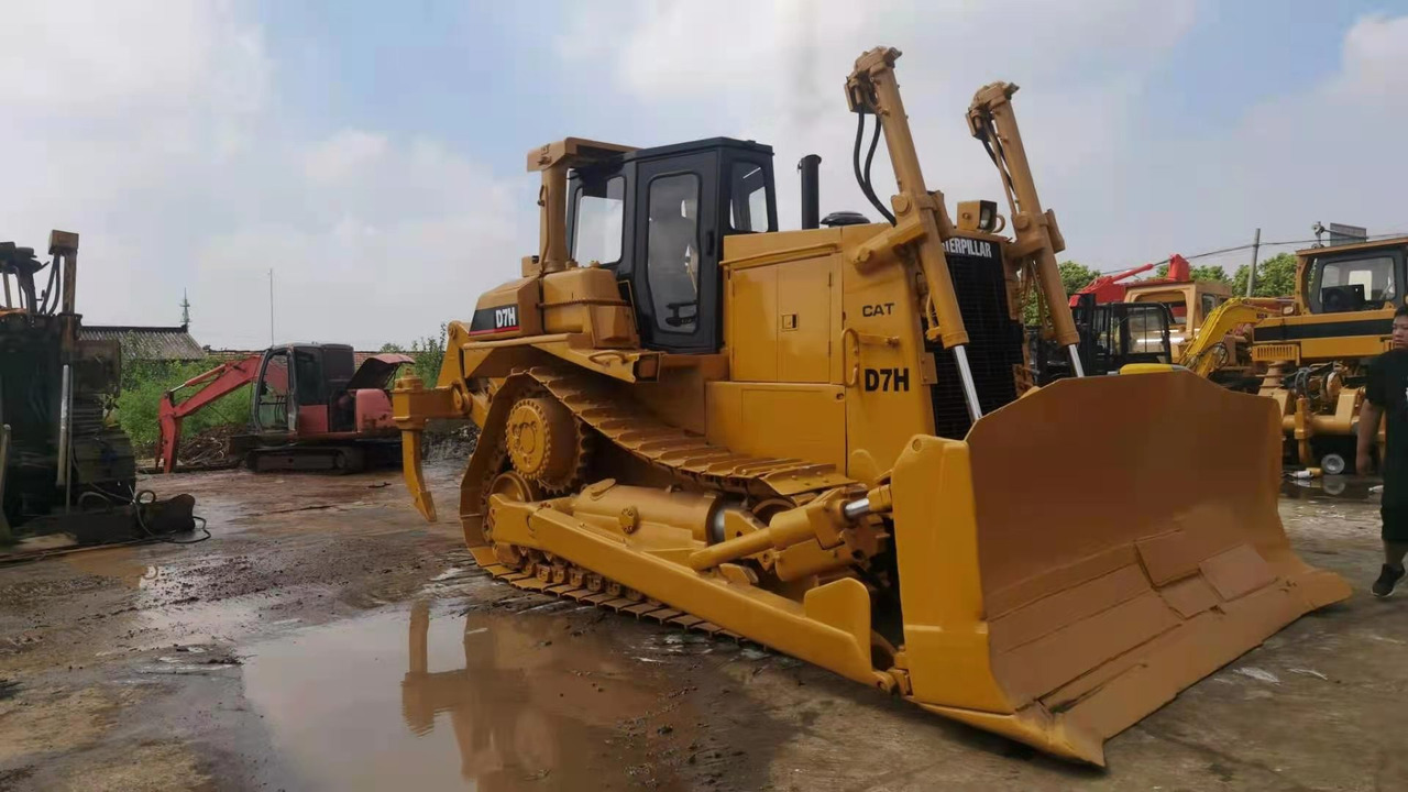 CATERPILLAR D7H - Buldôzer: foto 3 CATERPILLAR D7H - Buldôzer: foto 3
