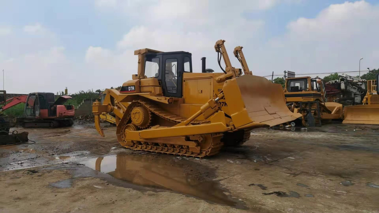 CATERPILLAR D7H - Buldôzer: foto 2 CATERPILLAR D7H - Buldôzer: foto 2