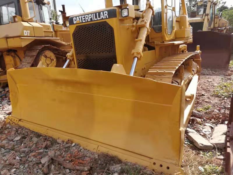CATERPILLAR D8K - Buldôzer: foto 2 CATERPILLAR D8K - Buldôzer: foto 2