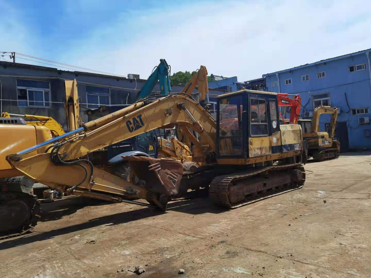 CATERPILLAR E120B - Escavadeira: foto 2 CATERPILLAR E120B - Escavadeira: foto 2