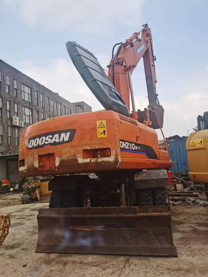DOOSAN DH210W-7 - Escavadeira de rodas: foto 2 DOOSAN DH210W-7 - Escavadeira de rodas: foto 2