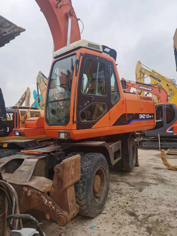 DOOSAN DH210W-7 - Escavadeira de rodas: foto 3 DOOSAN DH210W-7 - Escavadeira de rodas: foto 3