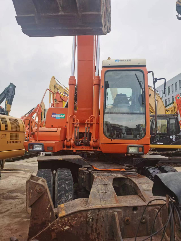 DOOSAN DH210W-7 - Escavadeira de rodas: foto 4 DOOSAN DH210W-7 - Escavadeira de rodas: foto 4