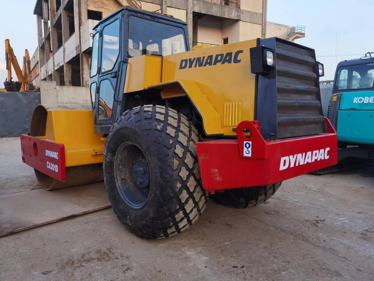DYNAPAC CA301D-roller - Rolo: foto 4 DYNAPAC CA301D-roller - Rolo: foto 4