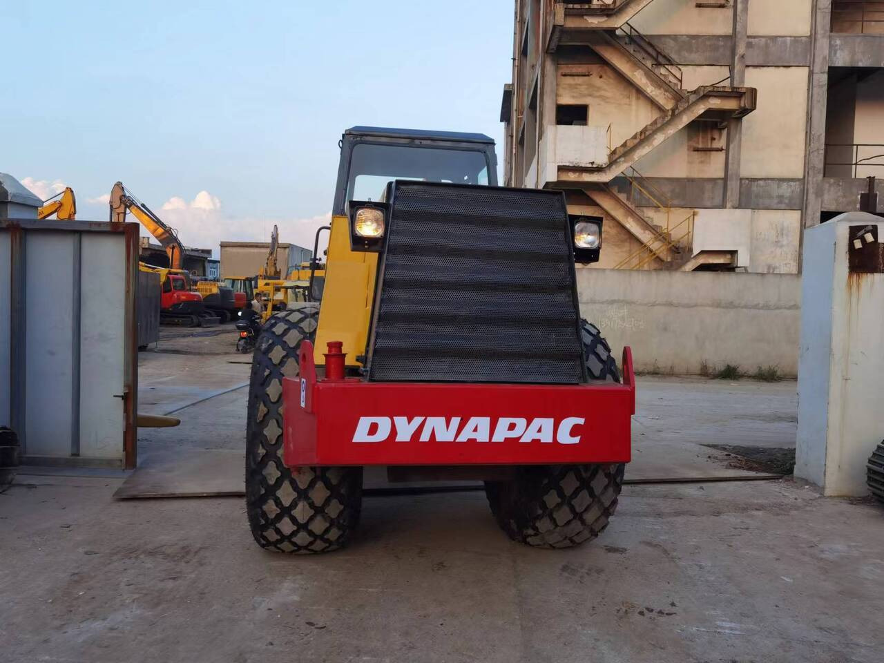 DYNAPAC CA301D-roller - Rolo: foto 2 DYNAPAC CA301D-roller - Rolo: foto 2