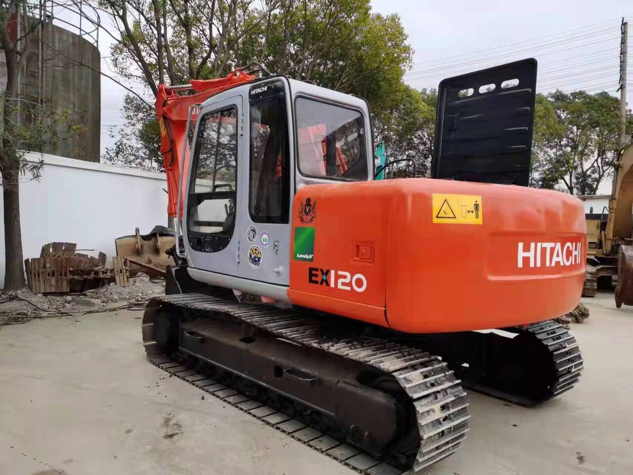 HITACHI EX120-5 - Escavadora de rastos: foto 1 HITACHI EX120-5 - Escavadora de rastos: foto 1
