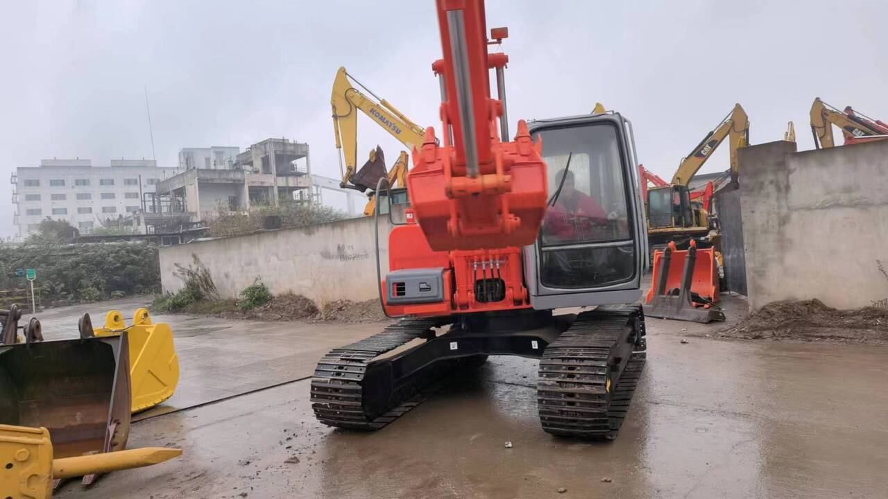 HITACHI EX120-5 - Escavadora de rastos: foto 2 HITACHI EX120-5 - Escavadora de rastos: foto 2
