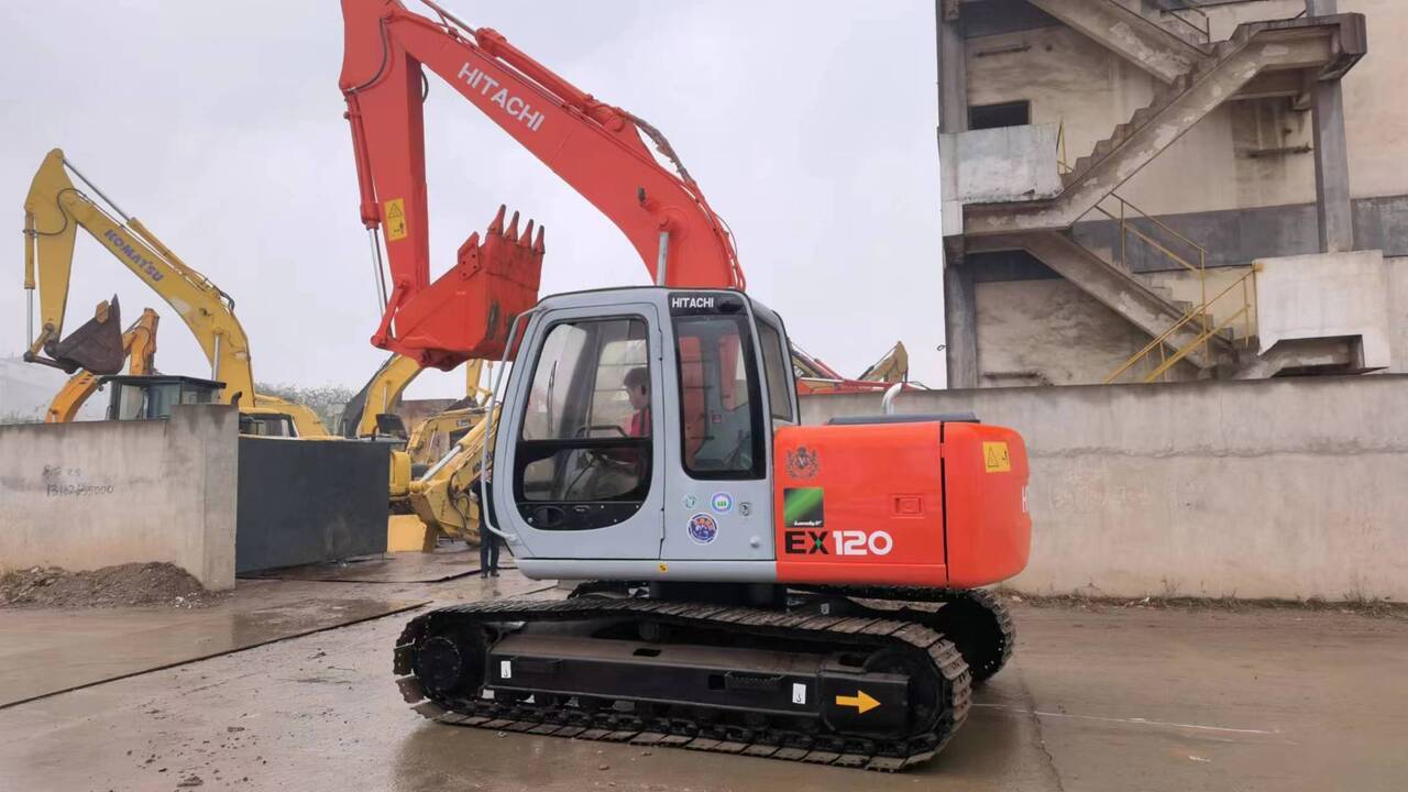 HITACHI EX120-5 - Escavadora de rastos: foto 1 HITACHI EX120-5 - Escavadora de rastos: foto 1