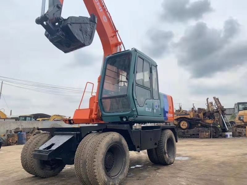 HITACHI EX120WD - Escavadeira de rodas: foto 3 HITACHI EX120WD - Escavadeira de rodas: foto 3
