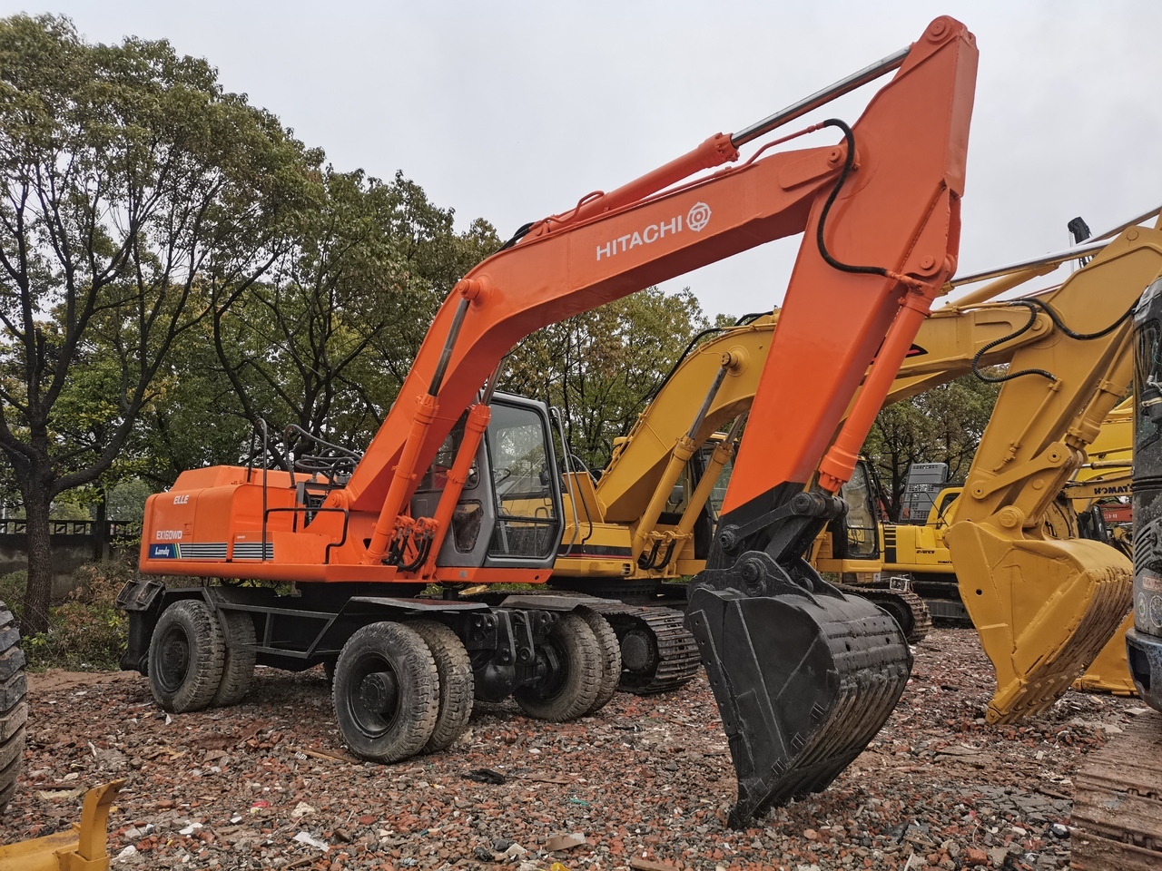 HITACHI EX160WD - Escavadeira de rodas: foto 1 HITACHI EX160WD - Escavadeira de rodas: foto 1