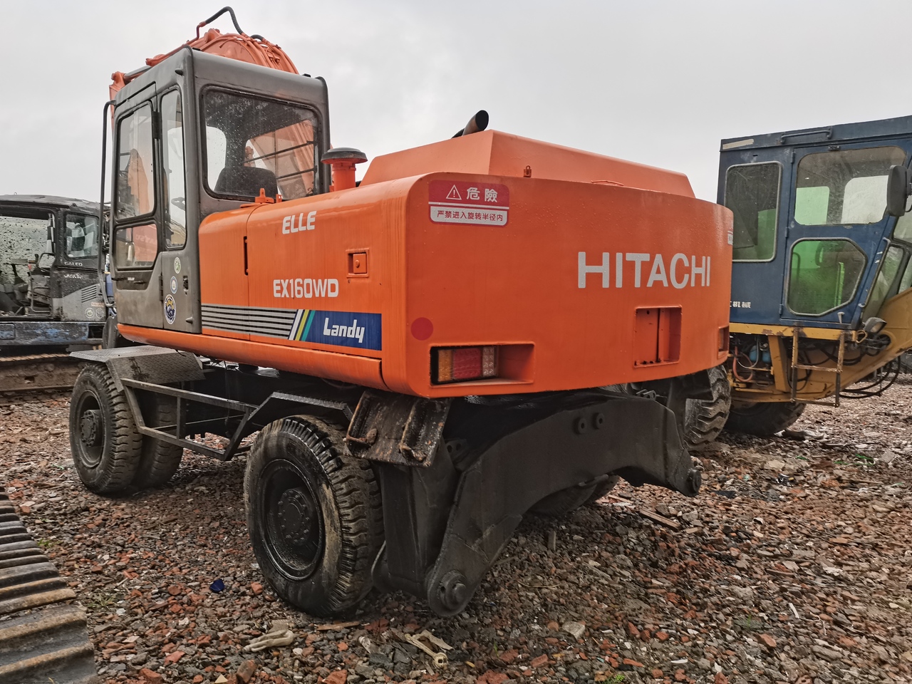 HITACHI EX160WD - Escavadeira de rodas: foto 2 HITACHI EX160WD - Escavadeira de rodas: foto 2
