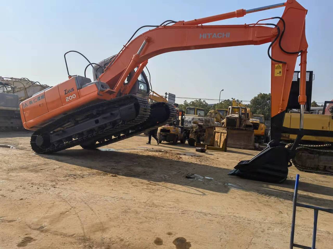 Escavadora de rastos HITACHI ZX200-6: foto 6