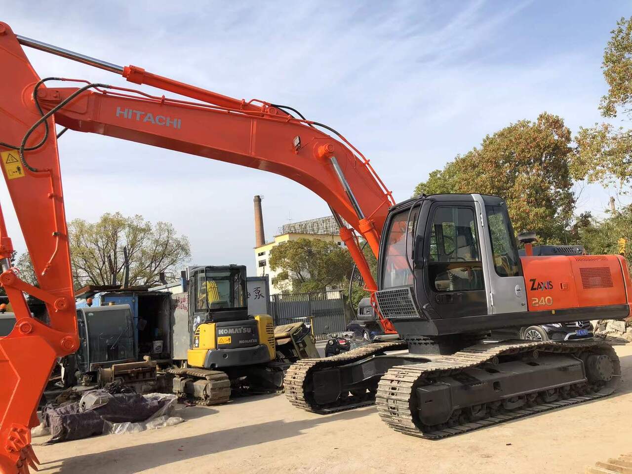 HITACHI ZX240 - Escavadora de rastos: foto 1 HITACHI ZX240 - Escavadora de rastos: foto 1