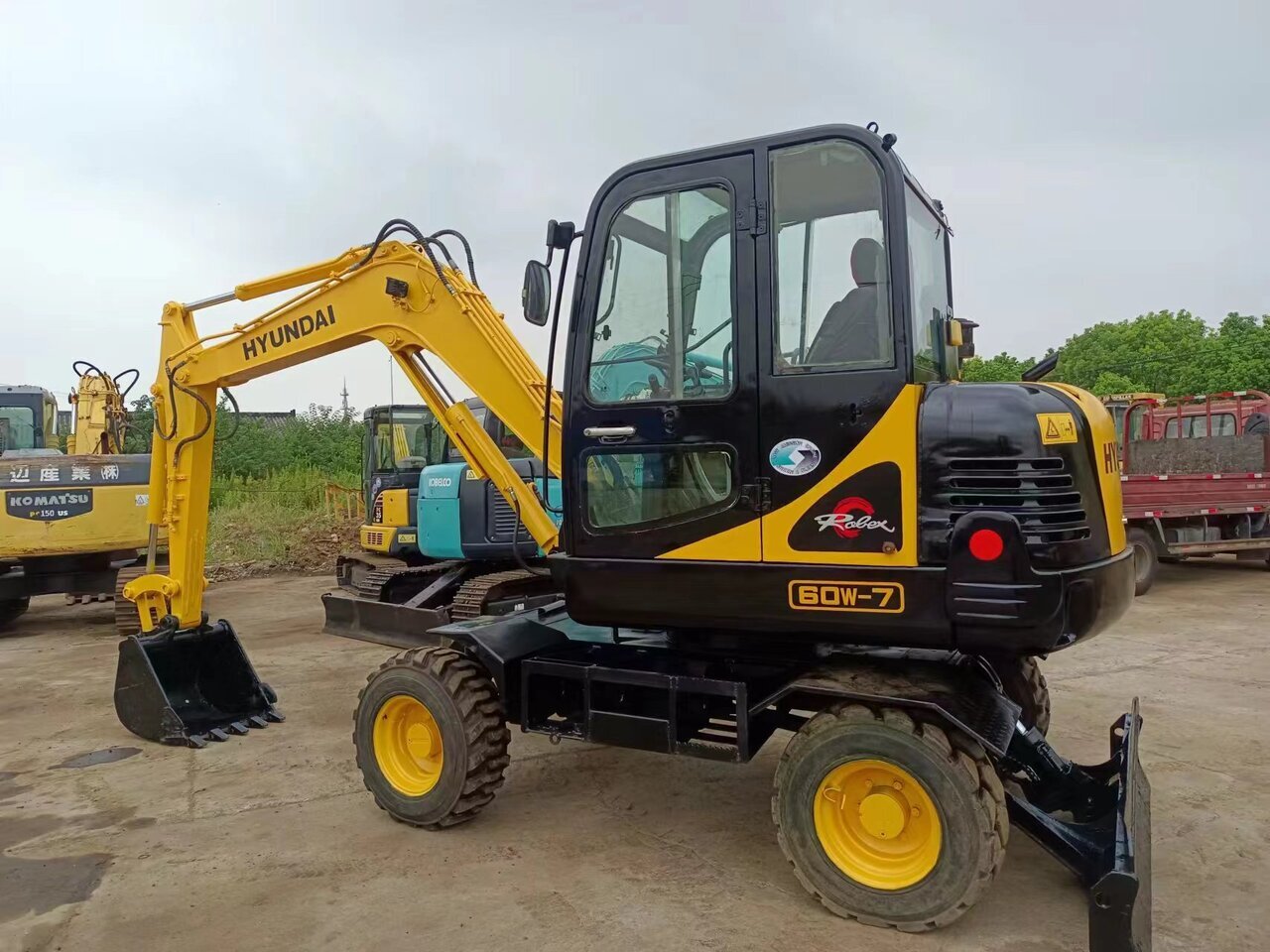 HYUNDAI 60W-7 - Escavadeira de rodas: foto 1 HYUNDAI 60W-7 - Escavadeira de rodas: foto 1