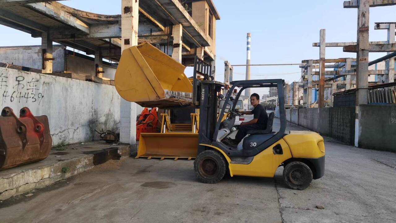 KOMATSU FD30 - Plataforma de Tijera/ Plataforma de tesoura: foto 4 KOMATSU FD30 - Plataforma de Tijera/ Plataforma de tesoura: foto 4