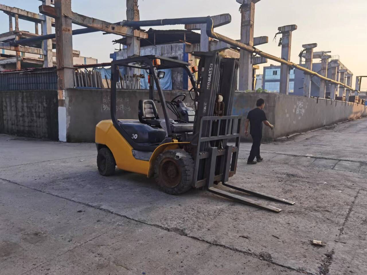 KOMATSU FD30 - Plataforma de Tijera/ Plataforma de tesoura: foto 3 KOMATSU FD30 - Plataforma de Tijera/ Plataforma de tesoura: foto 3