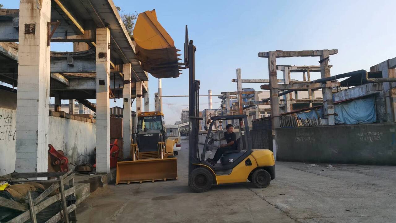KOMATSU FD30 - Plataforma de Tijera/ Plataforma de tesoura: foto 5 KOMATSU FD30 - Plataforma de Tijera/ Plataforma de tesoura: foto 5
