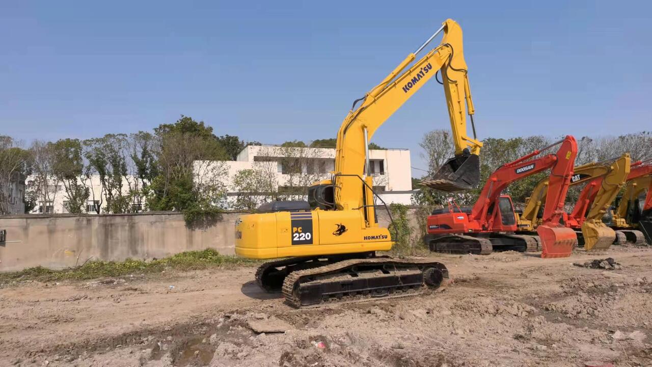 KOMATSU PC220-7 - Escavadora de rastos: foto 4 KOMATSU PC220-7 - Escavadora de rastos: foto 4