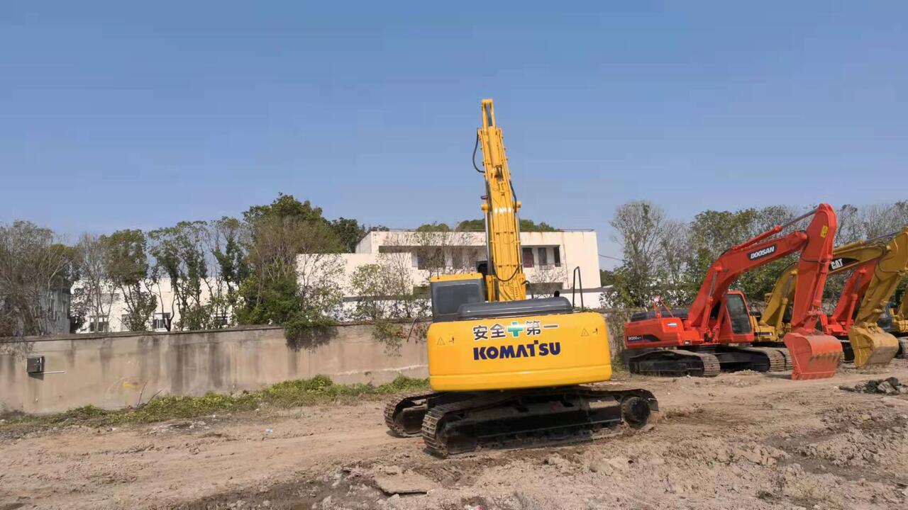 KOMATSU PC220-7 - Escavadora de rastos: foto 3 KOMATSU PC220-7 - Escavadora de rastos: foto 3