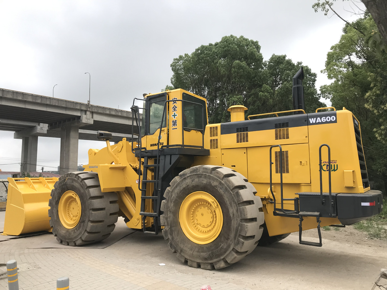 KOMATSU WA600-3 - Carregadeira de rodas: foto 4 KOMATSU WA600-3 - Carregadeira de rodas: foto 4
