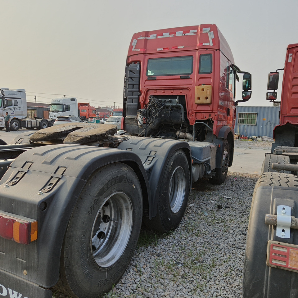 Sinotruk Howo T7H 6x4 - Tractor: foto 3 Sinotruk Howo T7H 6x4 - Tractor: foto 3