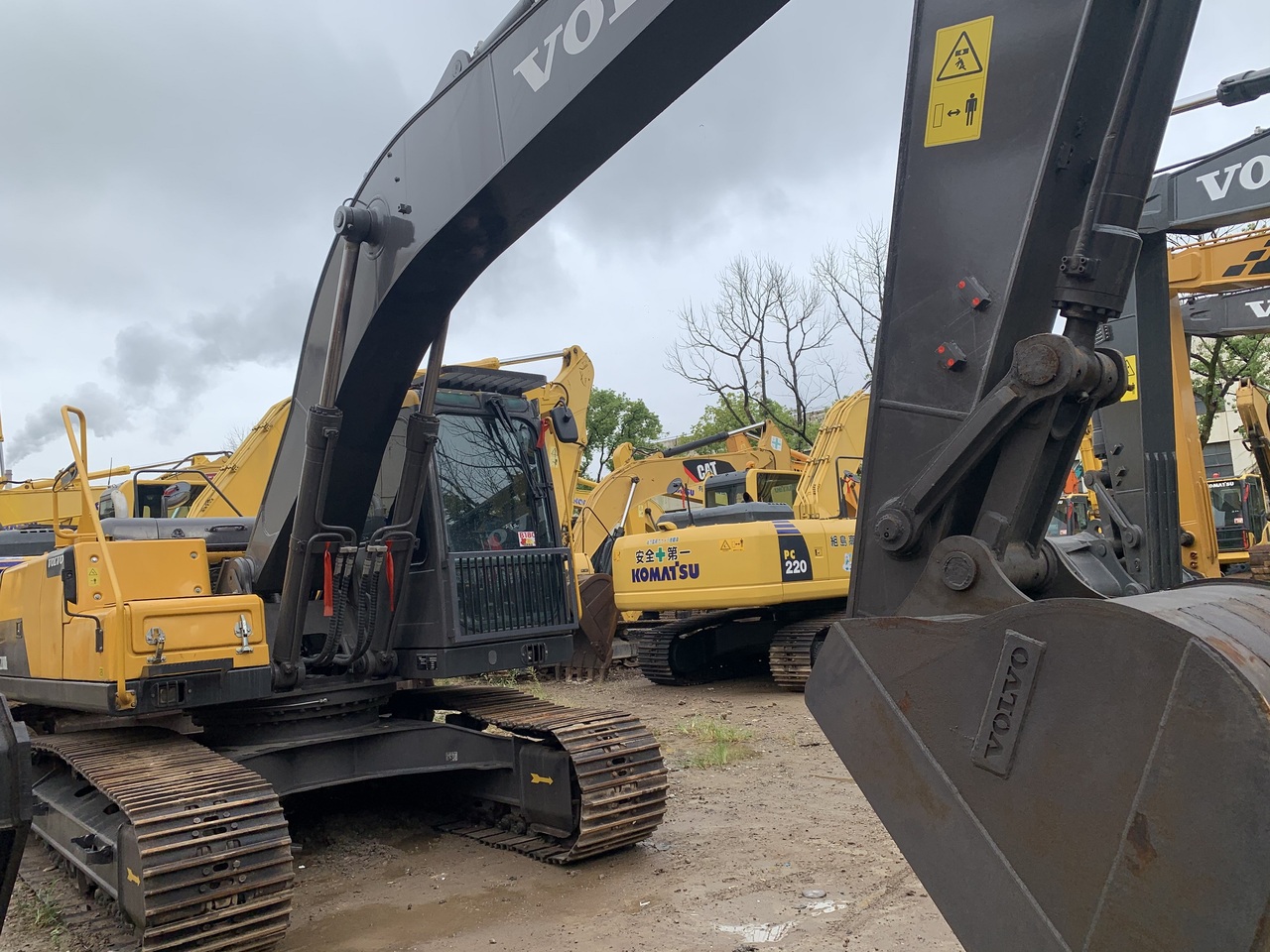 VOLVO EC200DL - Escavadora de rastos: foto 2 VOLVO EC200DL - Escavadora de rastos: foto 2