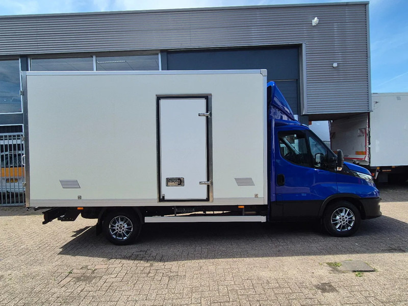 Iveco Daily 35S18 3.0D Koffer/ Xenon/ Airco - Carrinha de contentor: foto 2 Iveco Daily 35S18 3.0D Koffer/ Xenon/ Airco - Carrinha de contentor: foto 2
