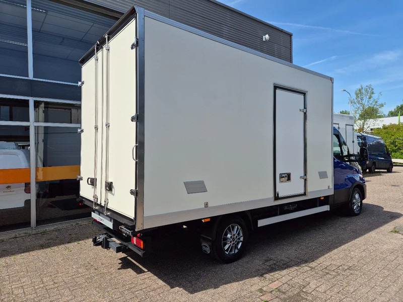 Iveco Daily 35S18 3.0D Koffer/ Xenon/ Airco - Carrinha de contentor: foto 3 Iveco Daily 35S18 3.0D Koffer/ Xenon/ Airco - Carrinha de contentor: foto 3