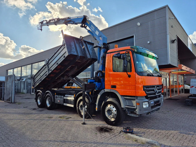 Mercedes-Benz Actros 3241 8X4 Containersysteem/ 20T HMF crane/ Manual - Caminhão polibenne, Caminhão grua: foto 1 Mercedes-Benz Actros 3241 8X4 Containersysteem/ 20T HMF crane/ Manual - Caminhão polibenne, Caminhão grua: foto 1