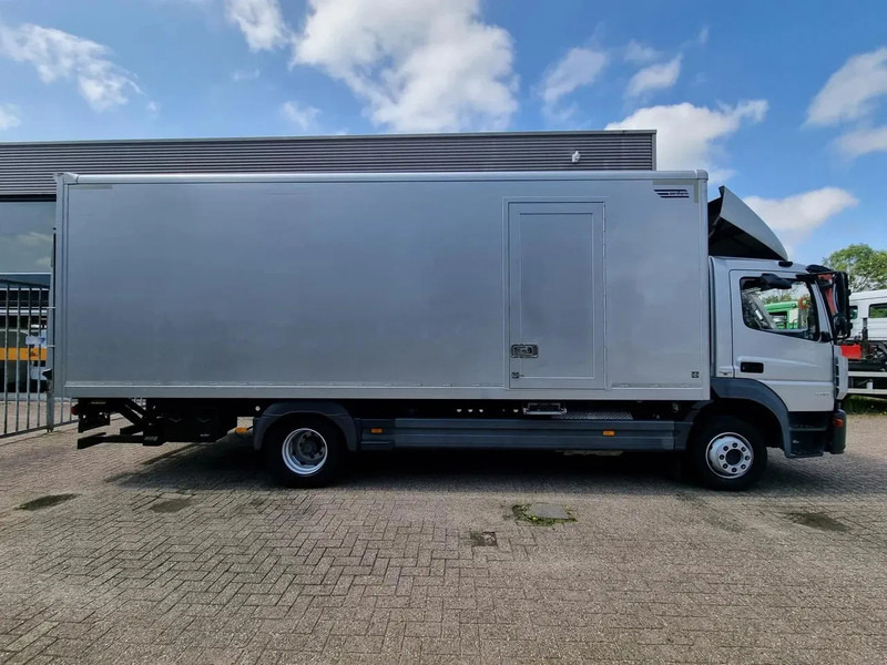 Mercedes-Benz Atego 1218 Koffer/ Ladebordwand/ Airco/ Grau Metallic - Caminhão furgão: foto 2 Mercedes-Benz Atego 1218 Koffer/ Ladebordwand/ Airco/ Grau Metallic - Caminhão furgão: foto 2