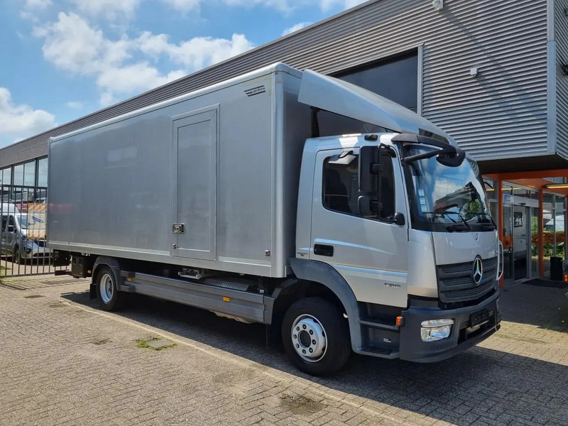 Mercedes-Benz Atego 1218 Koffer/ Ladebordwand/ Airco/ Grau Metallic - Caminhão furgão: foto 1 Mercedes-Benz Atego 1218 Koffer/ Ladebordwand/ Airco/ Grau Metallic - Caminhão furgão: foto 1