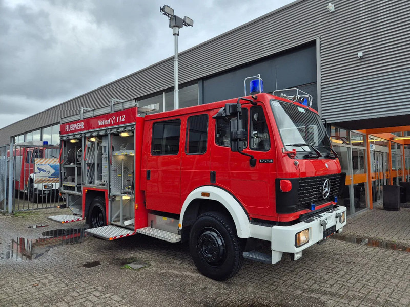 Mercedes-Benz SK 1224 4x4 FIRETRUCK/ FEUERWEHR/ 2400L TANK/ EXPEDITION - Carro de bombeiro: foto 2 Mercedes-Benz SK 1224 4x4 FIRETRUCK/ FEUERWEHR/ 2400L TANK/ EXPEDITION - Carro de bombeiro: foto 2