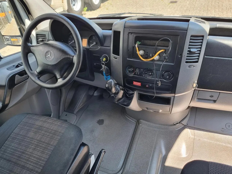 Fotografia de interior 1: Carrinha frigorífica Mercedes-Benz Sprinter 313 CDI/ Eis/ Ice/-40/ 5+5 Turen/ Carlsen Baltic Euro 5 Fotografia de interior 1: Carrinha frigorífica Mercedes-Benz Sprinter 313 CDI/ Eis/ Ice/-40/ 5+5 Turen/ Carlsen Baltic Euro 5