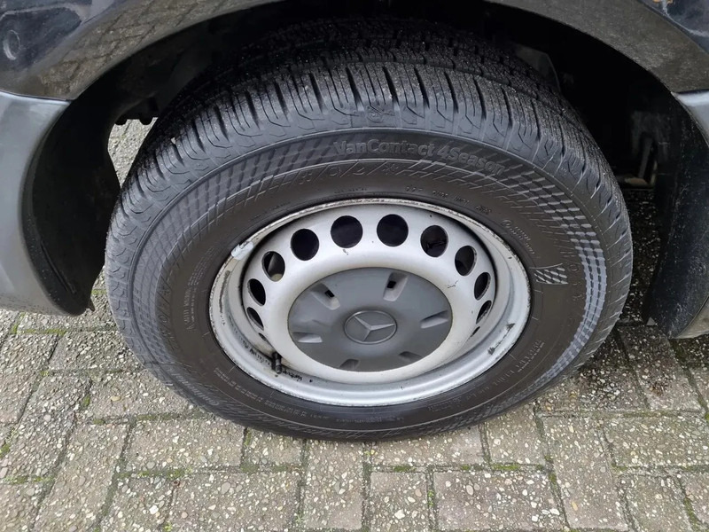 Fotografia de interior 2: Furgão compacto Mercedes-Benz Sprinter 314 CDI L2H2/ AC/ Navi/ Camera/ Euro 6 Fotografia de interior 2: Furgão compacto Mercedes-Benz Sprinter 314 CDI L2H2/ AC/ Navi/ Camera/ Euro 6