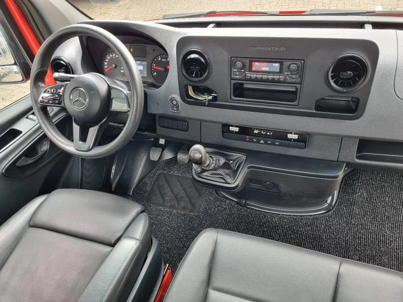 Fotografia de interior 1: Furgão basculante Mercedes-Benz Sprinter 514 CDI Kipper Euro 6 GVW 3500 KG Full steel 3 Fotografia de interior 1: Furgão basculante Mercedes-Benz Sprinter 514 CDI Kipper Euro 6 GVW 3500 KG Full steel 3