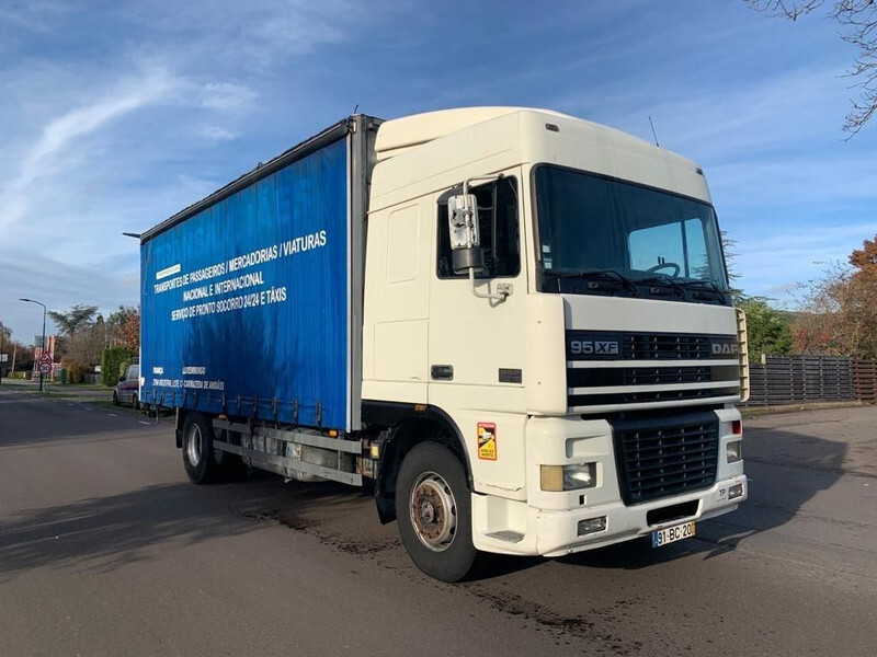 DAF XF 95.430 - Caminhão com lona: foto 4 DAF XF 95.430 - Caminhão com lona: foto 4