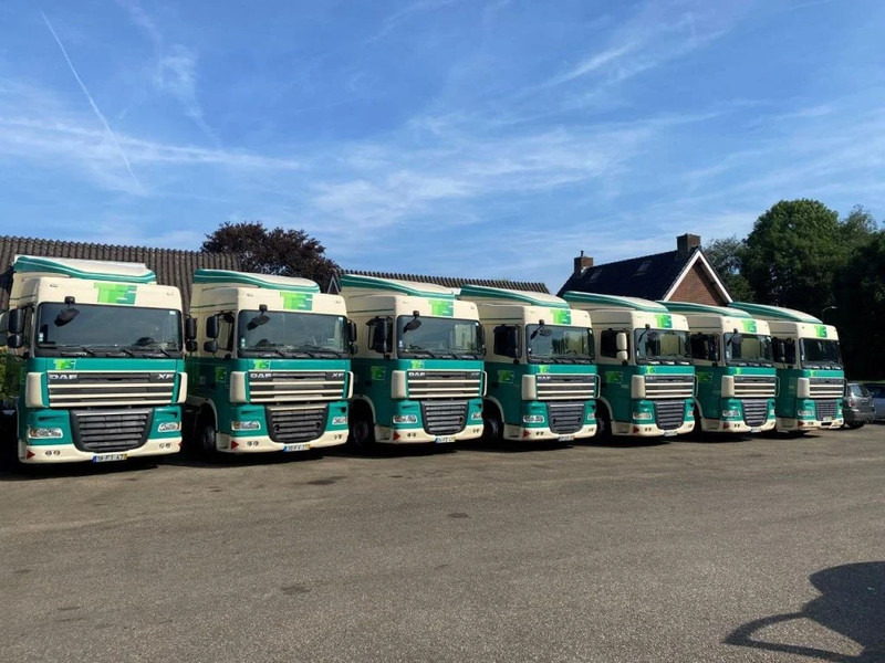 DAF XF 105.410 4 PIECES AVAILABLE - Tractor: foto 1 DAF XF 105.410 4 PIECES AVAILABLE - Tractor: foto 1