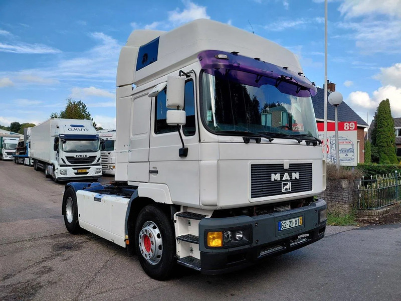 MAN 19.463 F2000 460 HP MANUAL ZF GEARBOX PERFECT CONDITION - Tractor: foto 3 MAN 19.463 F2000 460 HP MANUAL ZF GEARBOX PERFECT CONDITION - Tractor: foto 3