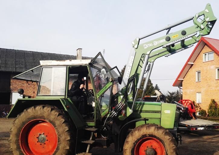 Metal-Technik Frontlader für Fendt/ Front loader/ Ładowacz TUR - Carregador frontal para o trator de Trator: foto 2 Metal-Technik Frontlader für Fendt/ Front loader/ Ładowacz TUR - Carregador frontal para o trator de Trator: foto 2